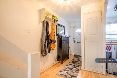 2 bedroom terraced house to rent, East Road, London, SW19