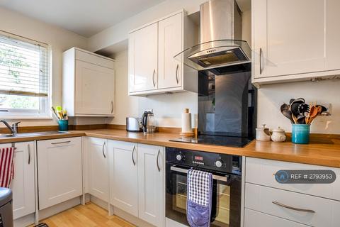 2 bedroom terraced house to rent, East Road, London, SW19