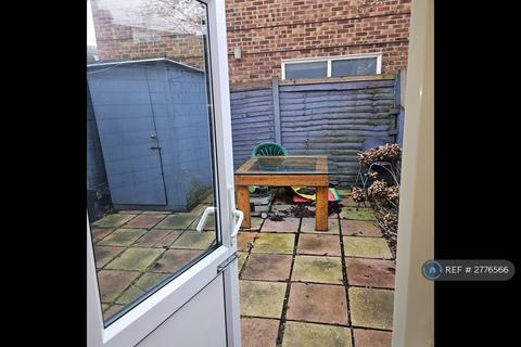 2 bedroom flat to rent, Colman  Road, London, E16