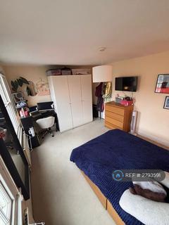 undefined, Henshaw St, London, SE17