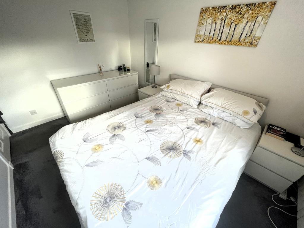 Bedroom 1b.JPG