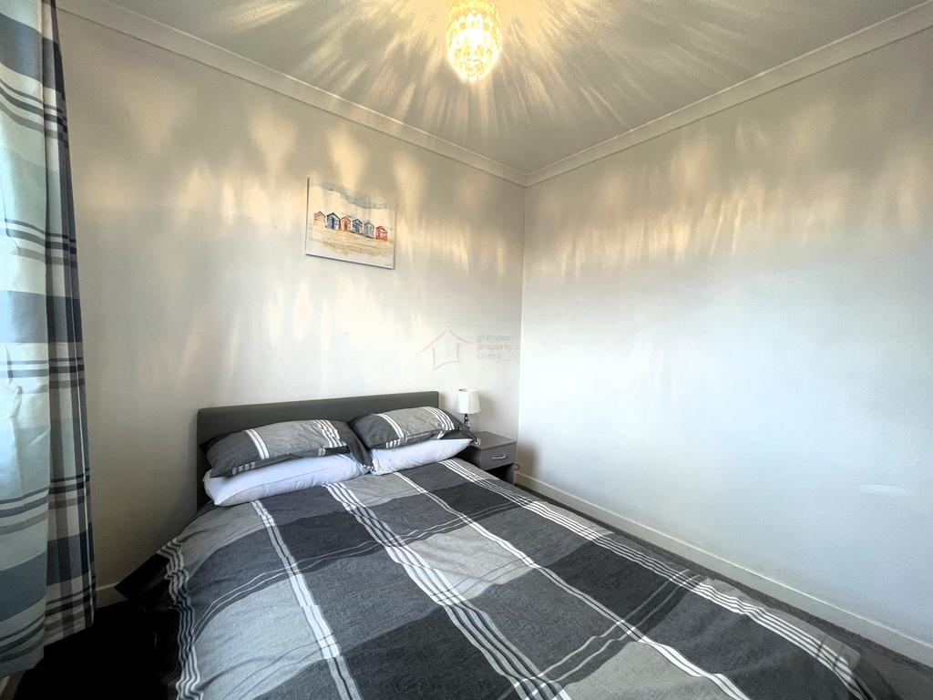 Bedroom 2b.JPG