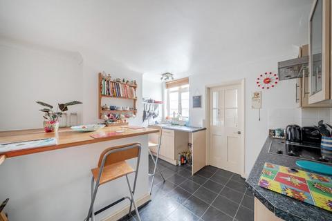 2 bedroom maisonette for sale, High Street,  Tring,  HP23