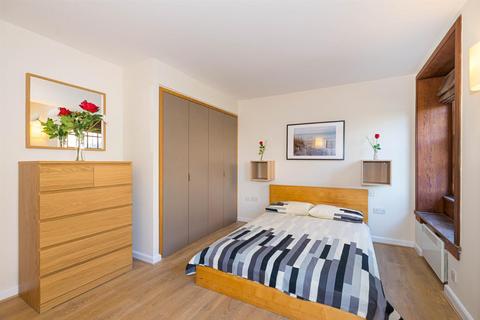 1 bedroom flat for sale, Scott Avenue, London