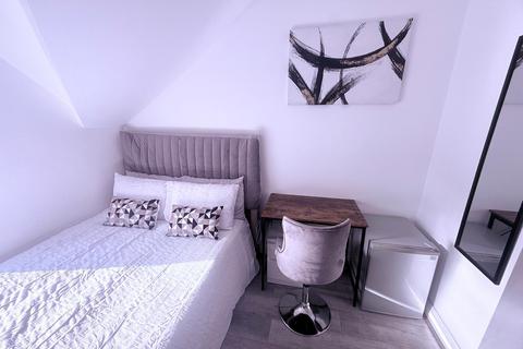 1 bedroom in a house share to rent, Goulden Road, Manchester M20