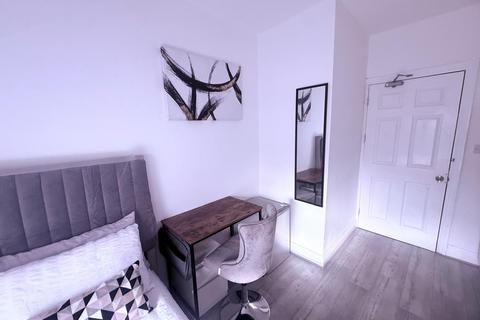 1 bedroom in a house share to rent, Goulden Road, Manchester M20