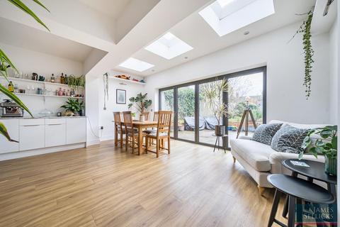 3 bedroom end of terrace house for sale, Newcombe Street, Market Harborough