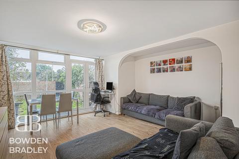 3 bedroom end of terrace house for sale, Covert Road, Ilford, IG6