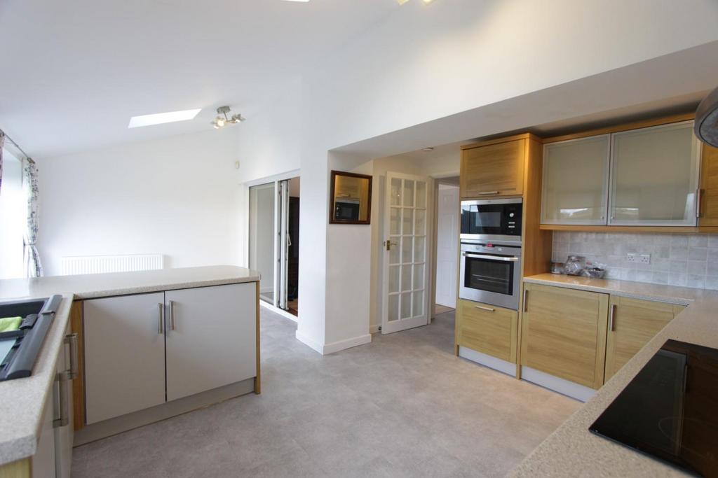 Kitchen 1.JPG