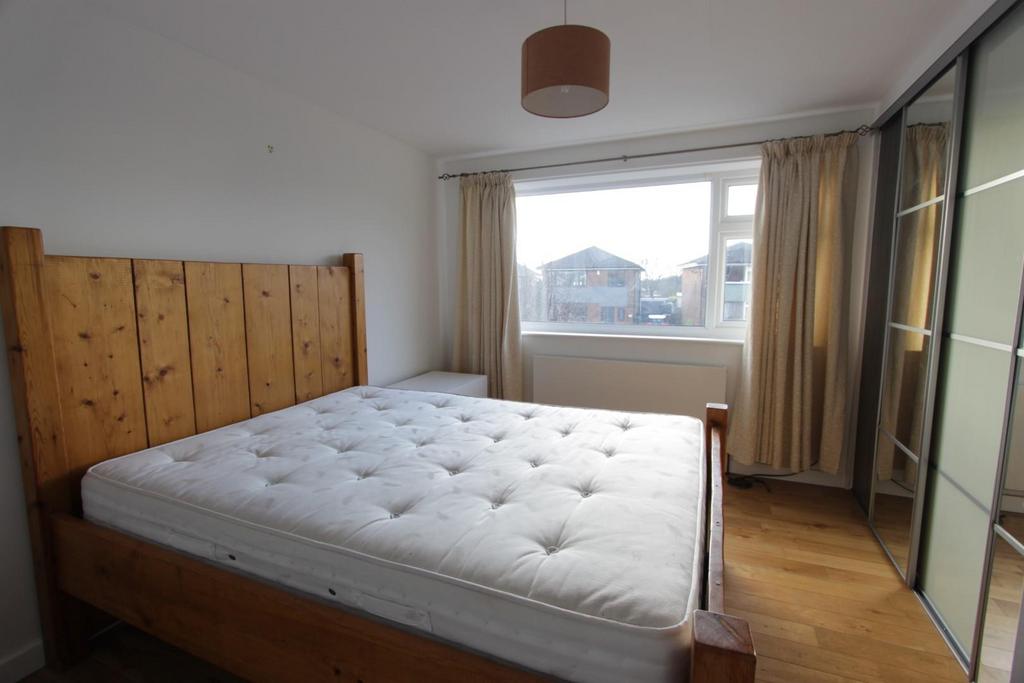 Front Bedroom 1.JPG