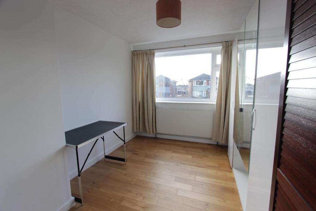 Front Bedroom 2.JPG