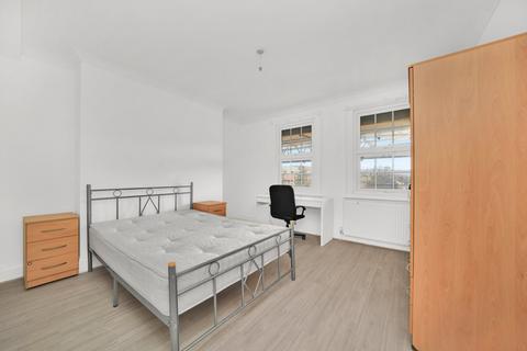 2 bedroom flat to rent, Warlters Road, London