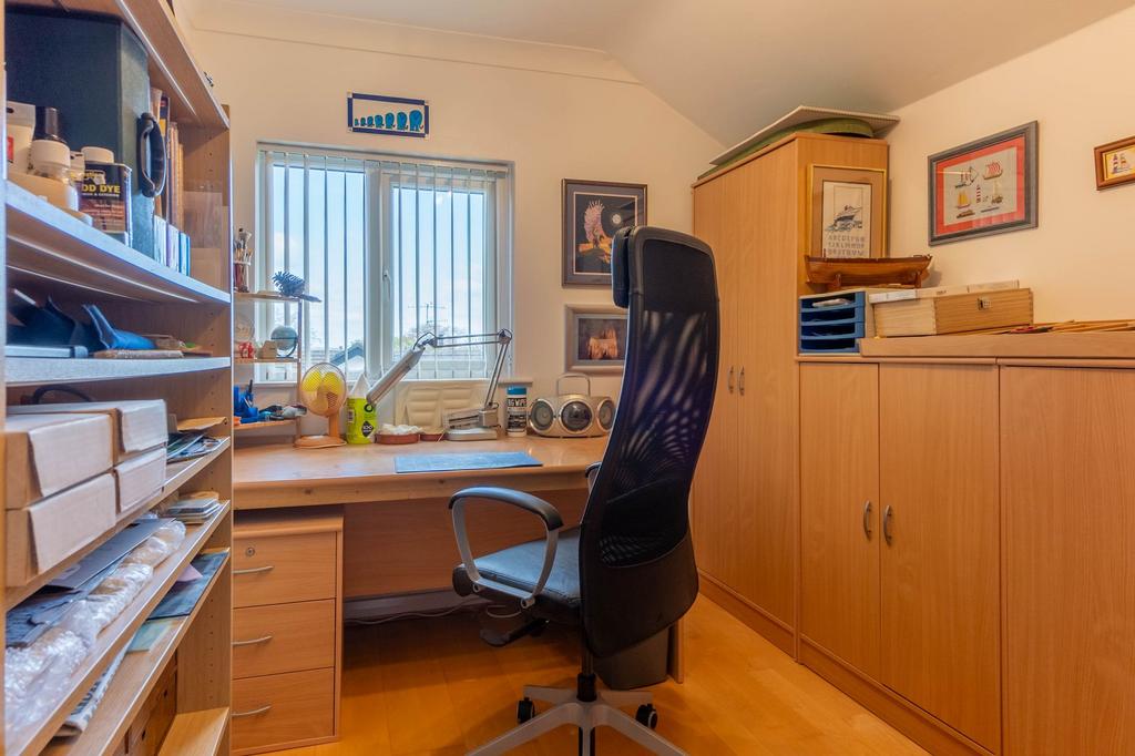 Bedroom/craft room