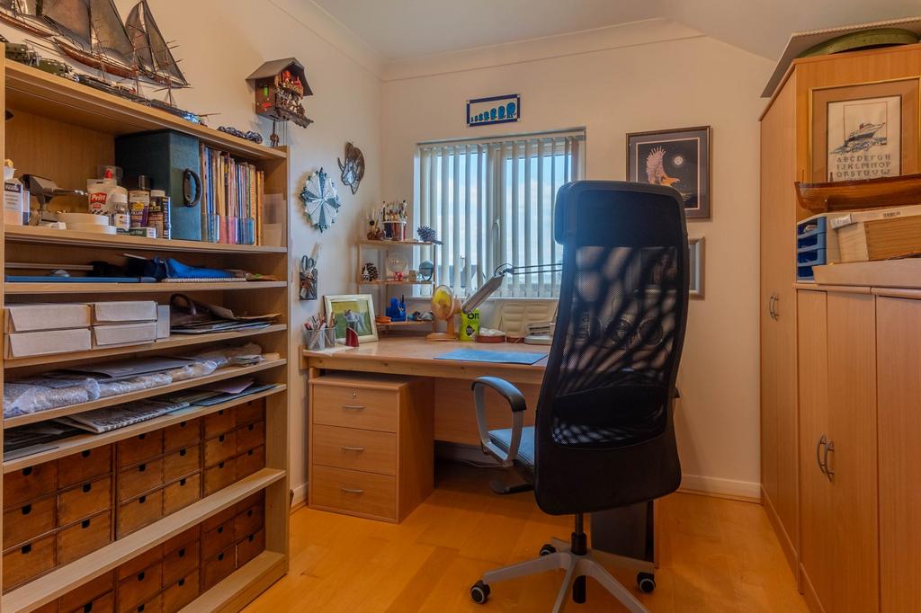 Bedroom/craft room