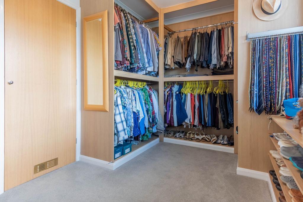 Bedroom/walk in wardrobe