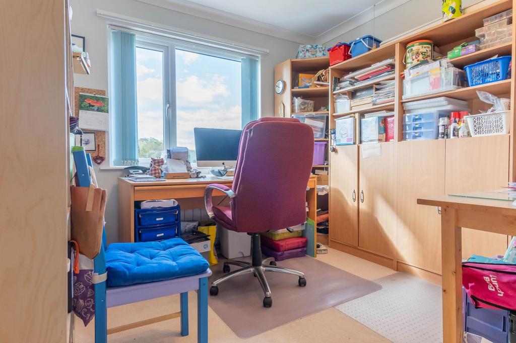 Bedroom/craft room