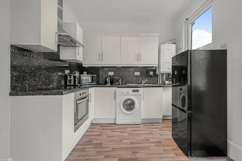 2 bedroom flat to rent, Eglinton Hill, Plumstead, London