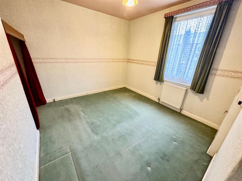 Bedroom 1.jpg