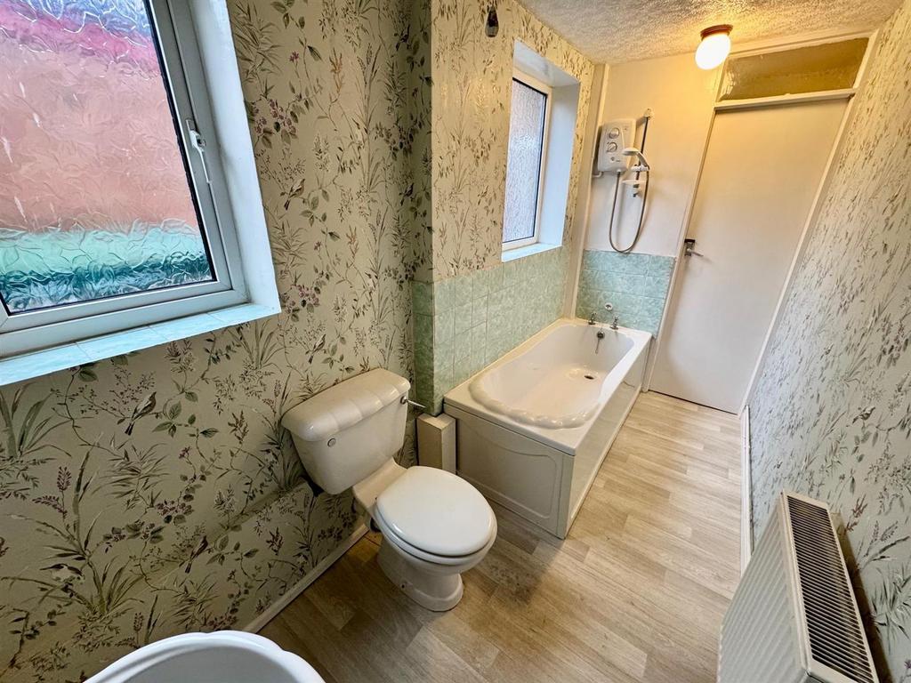 Bathroom 2.jpg