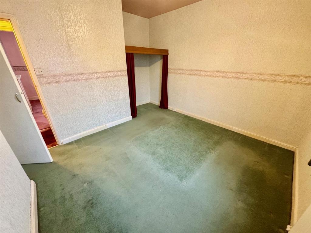 Bedroom 1b.jpg