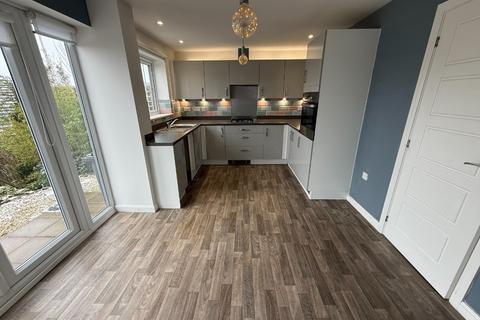 4 bedroom detached house to rent, Low Whin Fold, Keighley, BD22