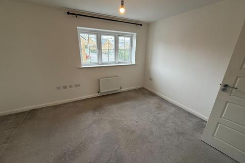 4 bedroom detached house to rent, Low Whin Fold, Keighley, BD22