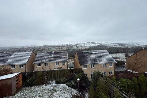 4 bedroom detached house to rent, Low Whin Fold, Keighley, BD22