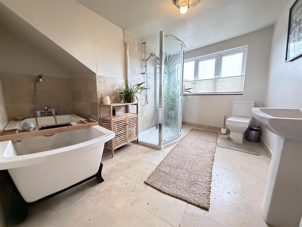 Spacious Bathroom