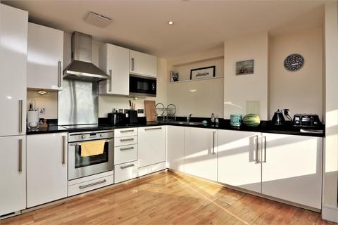 2 bedroom apartment to rent, Parkview Apartments, London, E14