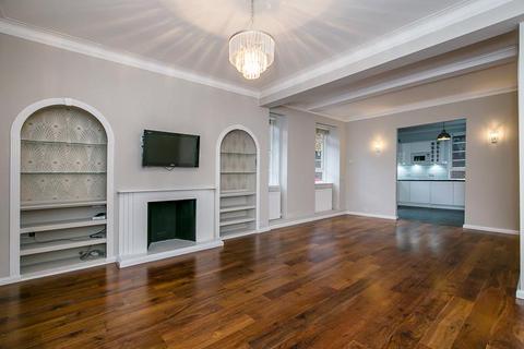 3 bedroom flat to rent, Marsham Street, London
