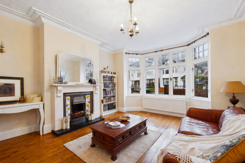 5 bedroom detached house for sale, Park Avenue, Castleford