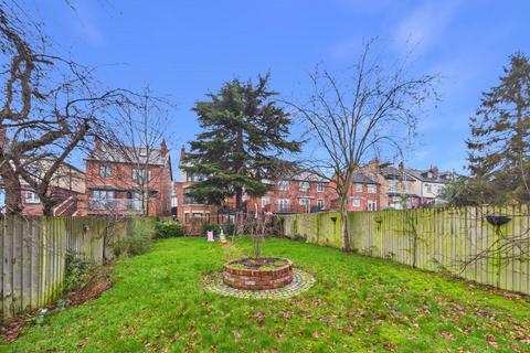 5 bedroom detached house for sale, Park Avenue, Castleford