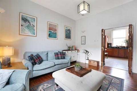 2 bedroom flat for sale, Eastlake Road, London, SE5