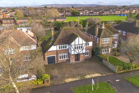 5 bedroom detached house for sale, King Edward Avenue, Aylesbury HP21
