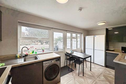 undefined, Fairview Avenue, Woking, Surrey, GU22