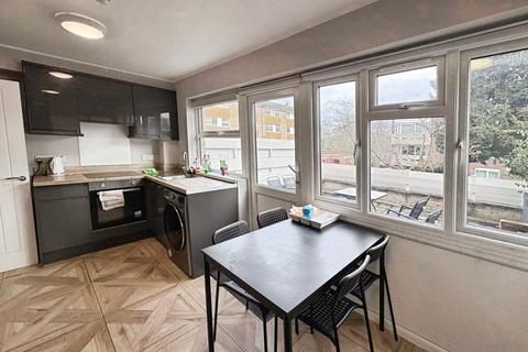 undefined, Fairview Avenue, Woking, Surrey, GU22