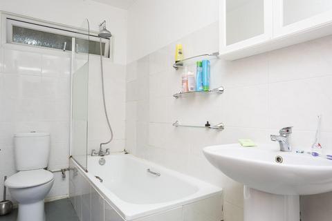 2 bedroom apartment to rent, Algernon Road, Hendon