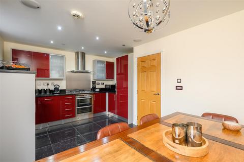 5 bedroom townhouse for sale, Chancellor Grove, Dringhouses, York, YO24 1UQ