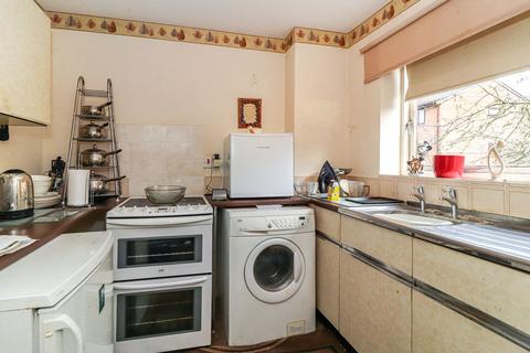 1 bedroom flat for sale, King Georges Avenue, Watford, WD18