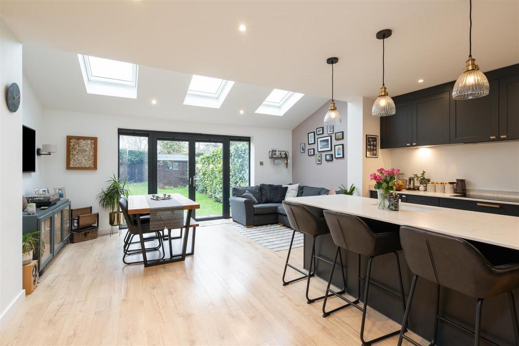 10 Kingswood Close 2.jpg