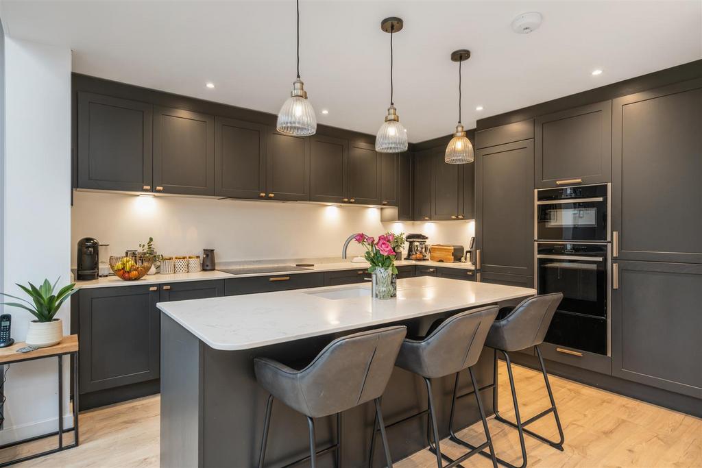 10 Kingswood Close 4.jpg
