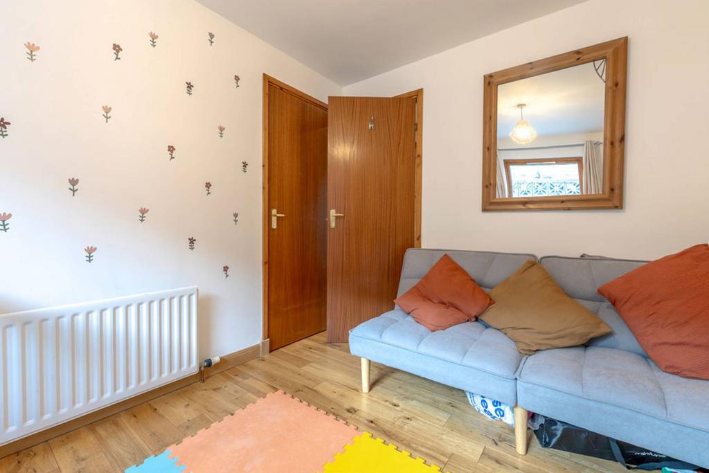 MFL2258700 700.jpg