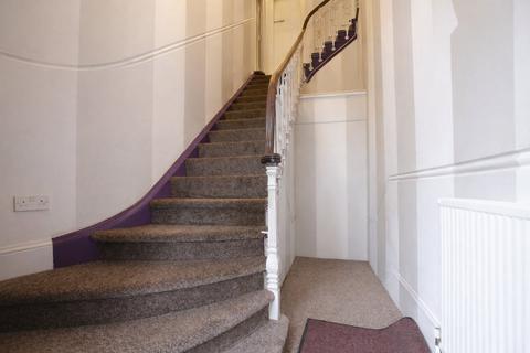 2 bedroom flat to rent, London Road, Norbury, LONDON, SW16