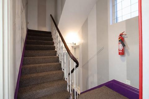 2 bedroom flat to rent, London Road, Norbury, LONDON, SW16