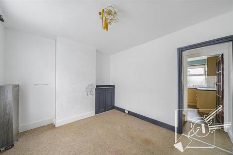 2 bedroom house for sale, Church Road, Swanscombe
