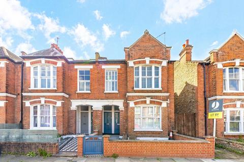 2 bedroom flat to rent, Midmoor Road, London SW12