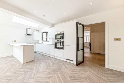 2 bedroom flat to rent, Midmoor Road, London SW12