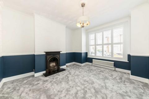2 bedroom flat to rent, Midmoor Road, London SW12