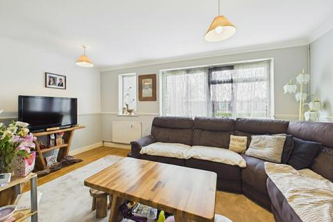 2 bedroom apartment for sale, Glebe Avenue, Ruislip HA4
