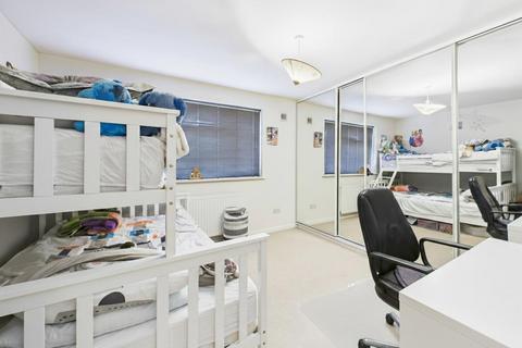 2 bedroom apartment for sale, Glebe Avenue, Ruislip HA4